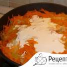 Минтай, тушеный в сметане с луком и морковью, на сковороде и духовке Приготовление минтая в сметане