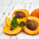 Сочные фрукты: к чему снятся абрикосы
